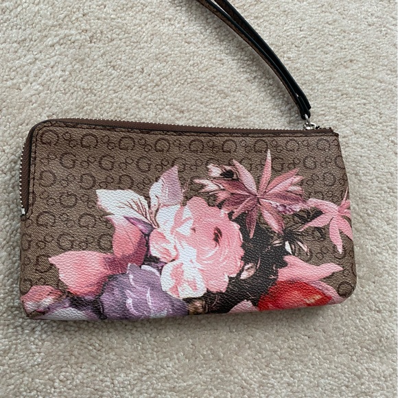 Guess Clutch Wristlet Wallet - Picture 3 of 7